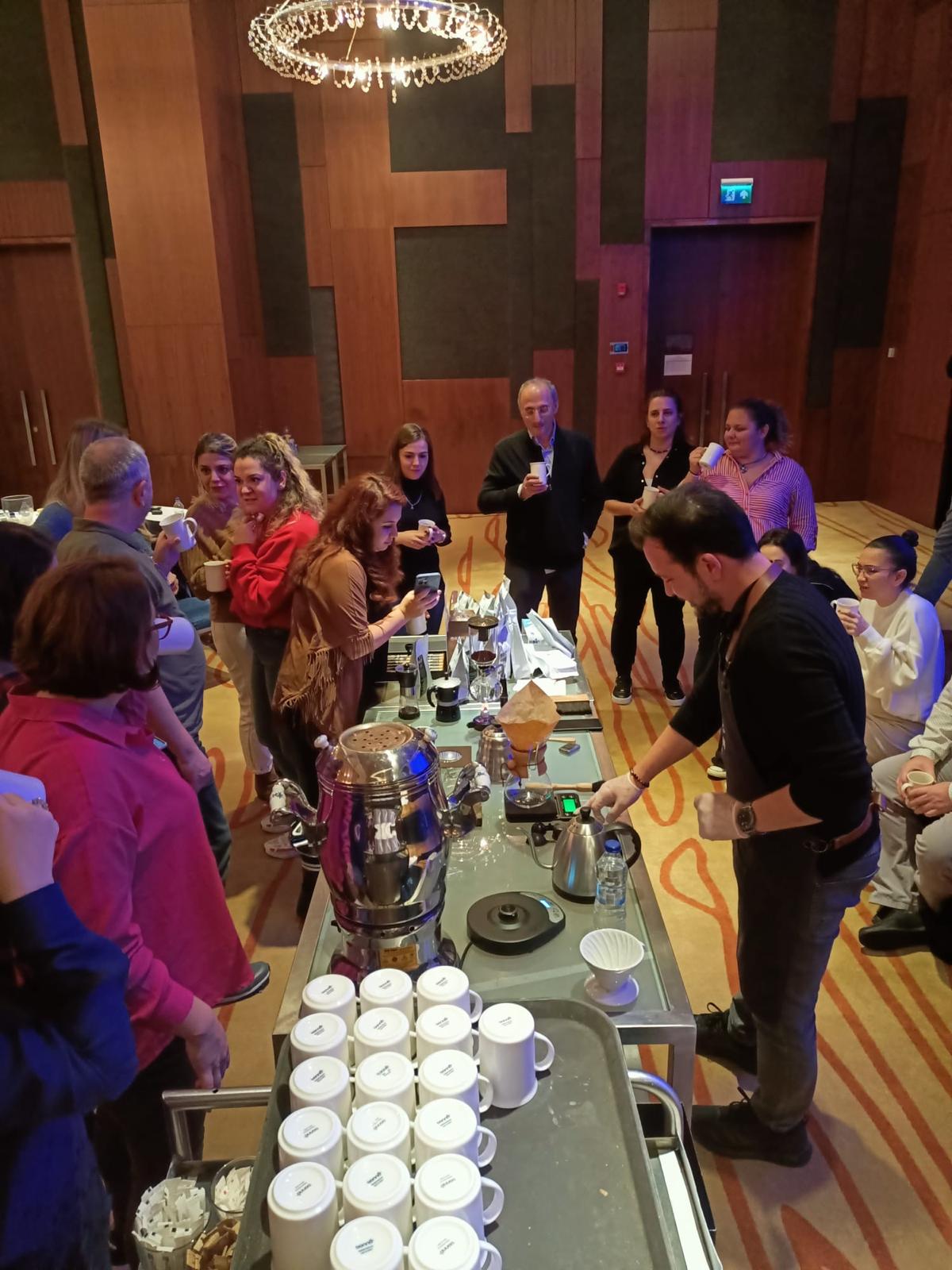Uygulamalı kahve etkinliğinden bir an